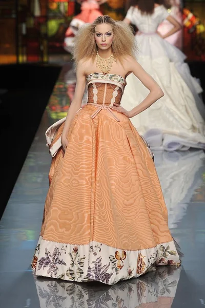 Look 37